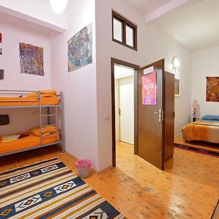 Mi Casa Es Tu Casa - Shkodra Backpackers Hostel Eksteriør bilde